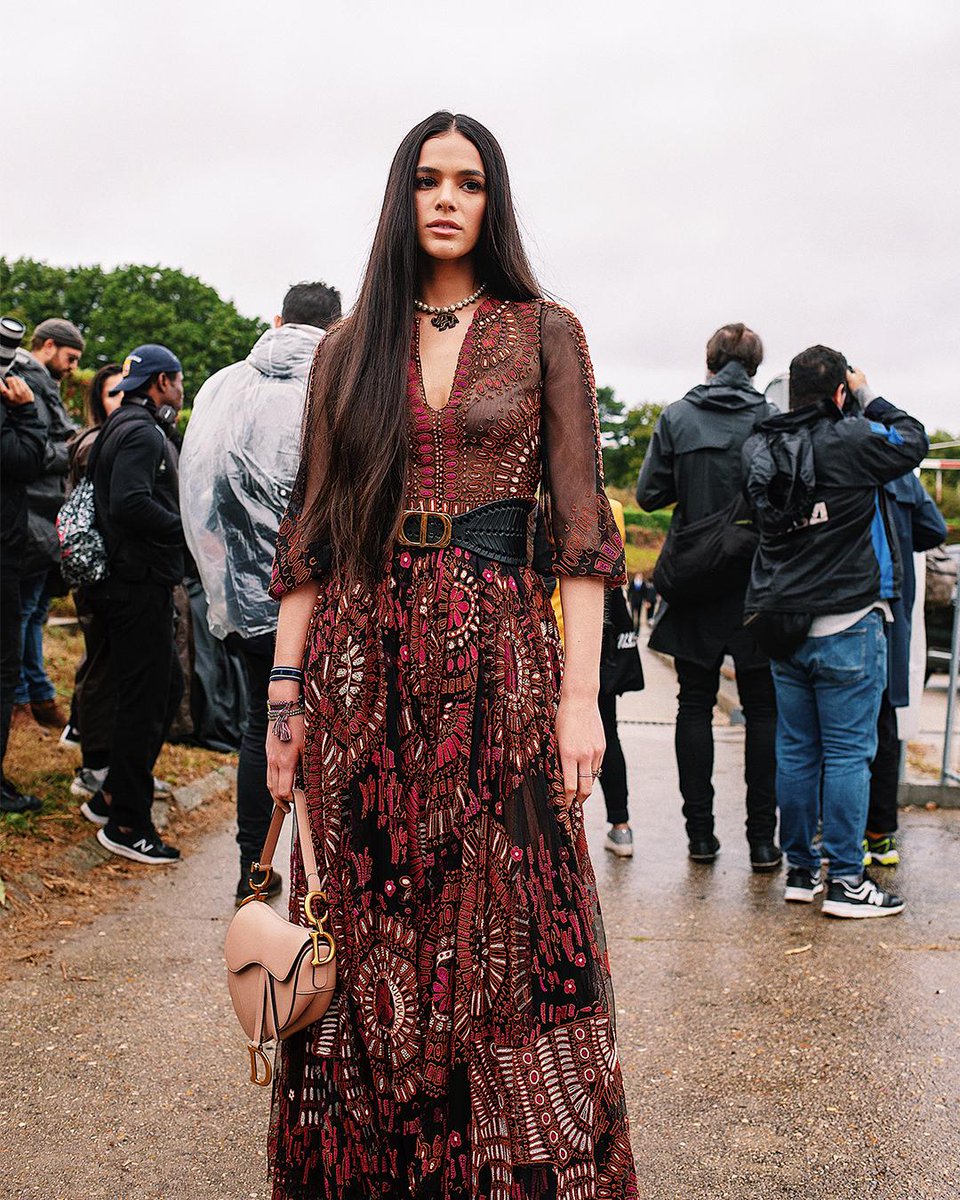 metchaofficial's tweet photo. When the look's so good belongs in a gallery, right @brunamarquezine ? 💎 hit 🔗 in bio for ++ #ParisFashionWeek https://t.co/SkdY7Cbnhe