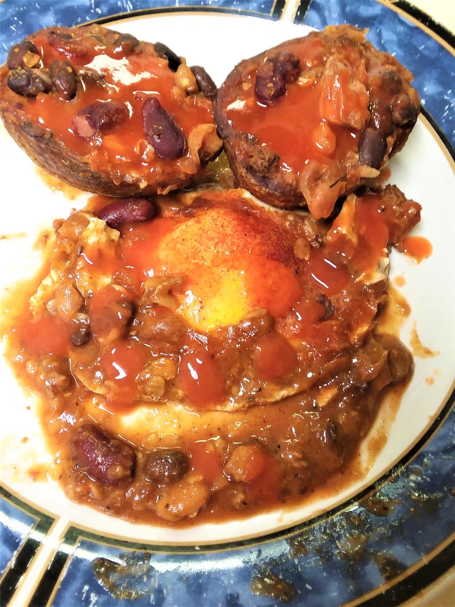 l_ocvirek's tweet photo. Really Ma! I'm not playing,,, with my food!
Fried egg, fried baked tator, and my chili. #Foodscape3 https://t.co/1onj0oXG1O