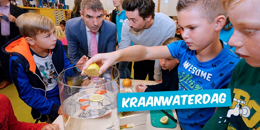 Vandaag was het #kraanwaterdag. Ruim 100.000 kinderen leerden alles over het gezonde duurzame drankje #kraanwater🚰. Een educatief programma voor #basisscholen aangeboden door de drinkwaterbedrijven. De feestelijke opening was met <a href="/PaulBlokhuis/">Paul Blokhuis</a>  <a href="/DeDiamant/">PCBO De Diamant</a> in Apeldoorn.