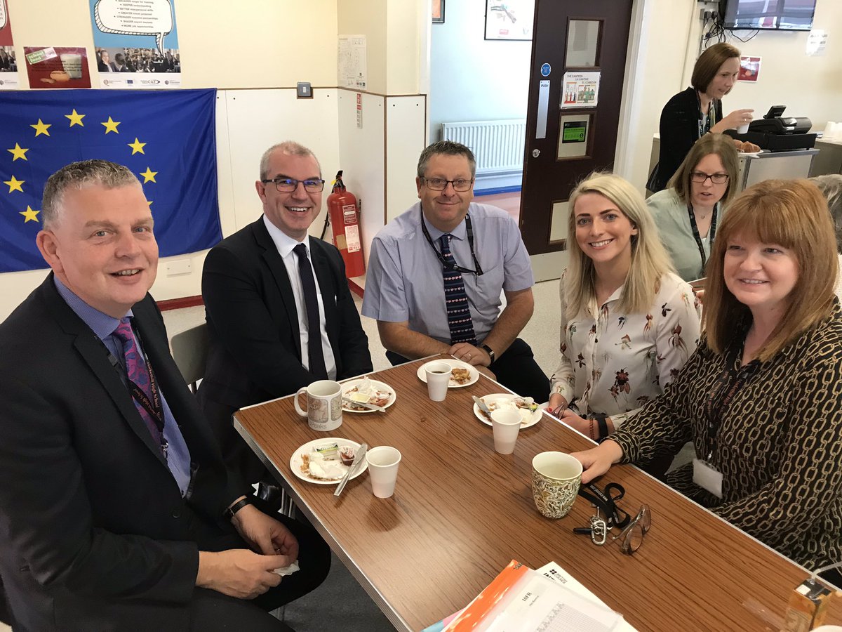 MarkethillMFL's tweet photo. We had such an enjoyable morning celebrating our love of languages here at Markethill High School! A huge thanks to @BCouncil_NI and Louise Greer for coming to share her experiences of language learning and for us to learn more about the British Council!! ❤️ 🇫🇷 🇪🇸 ❤️#coeedl https://t.co/gNjyTucHWd