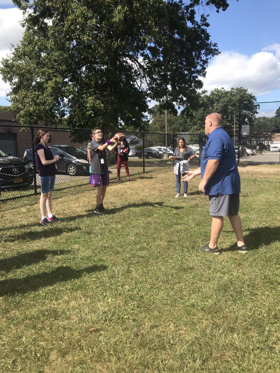 Meld521's tweet photo. Football fun 🏈🏈 Practicing our catching and throwing. @mswegener @_pdepalma @DirectorofPPS @tmwillman @DaneeKennedy #cccrocks https://t.co/KuBQki59U3