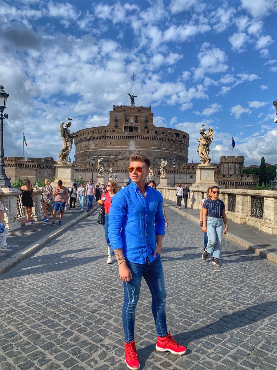 ValeValentino2's tweet photo. Tutto benne 🇮🇹✈️ #rome https://t.co/zWMN9cy8N2