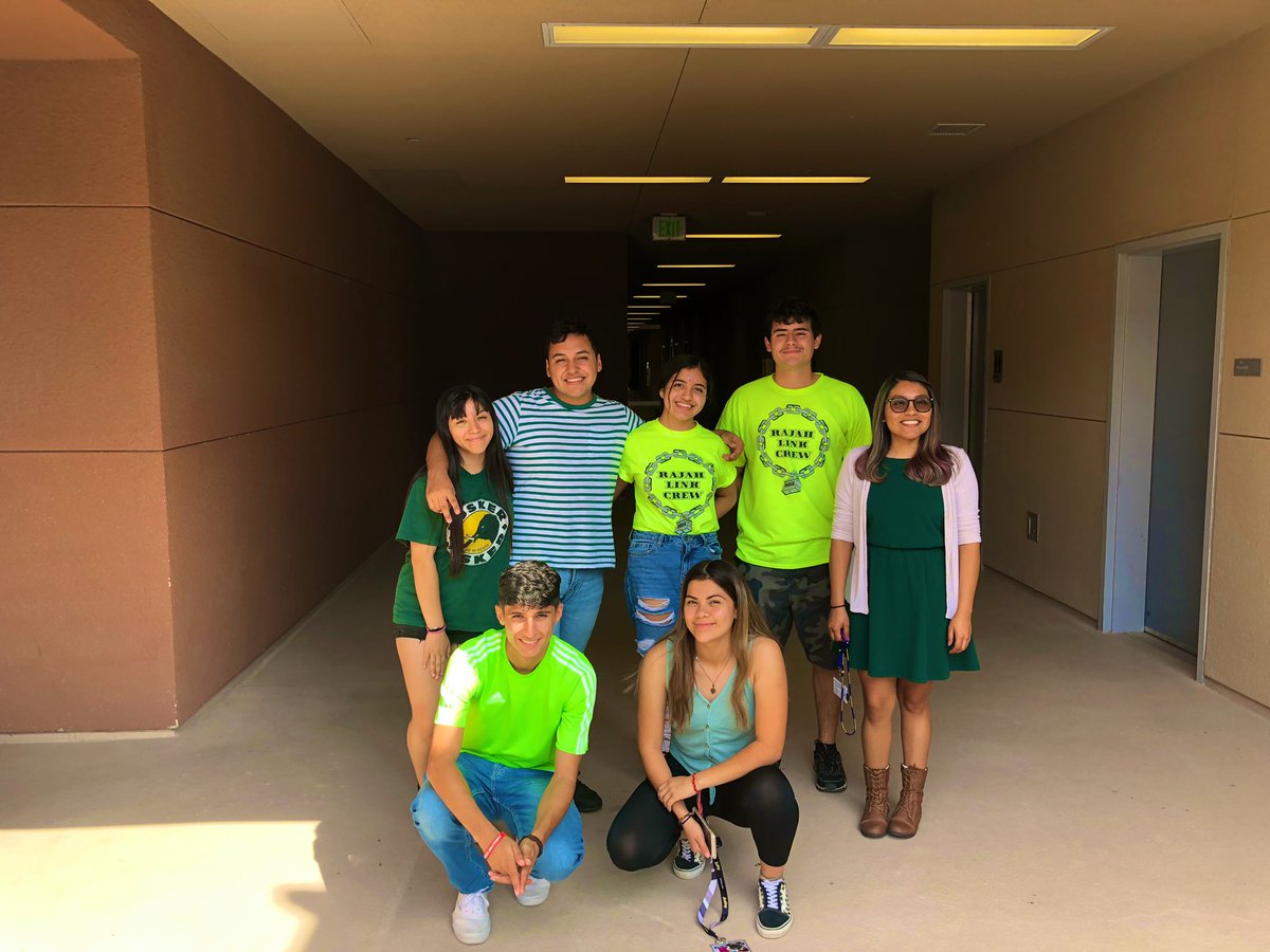 darinkariivera's tweet image. Love my school ❤️💙#helloweek #ihspositivity #rajahthat