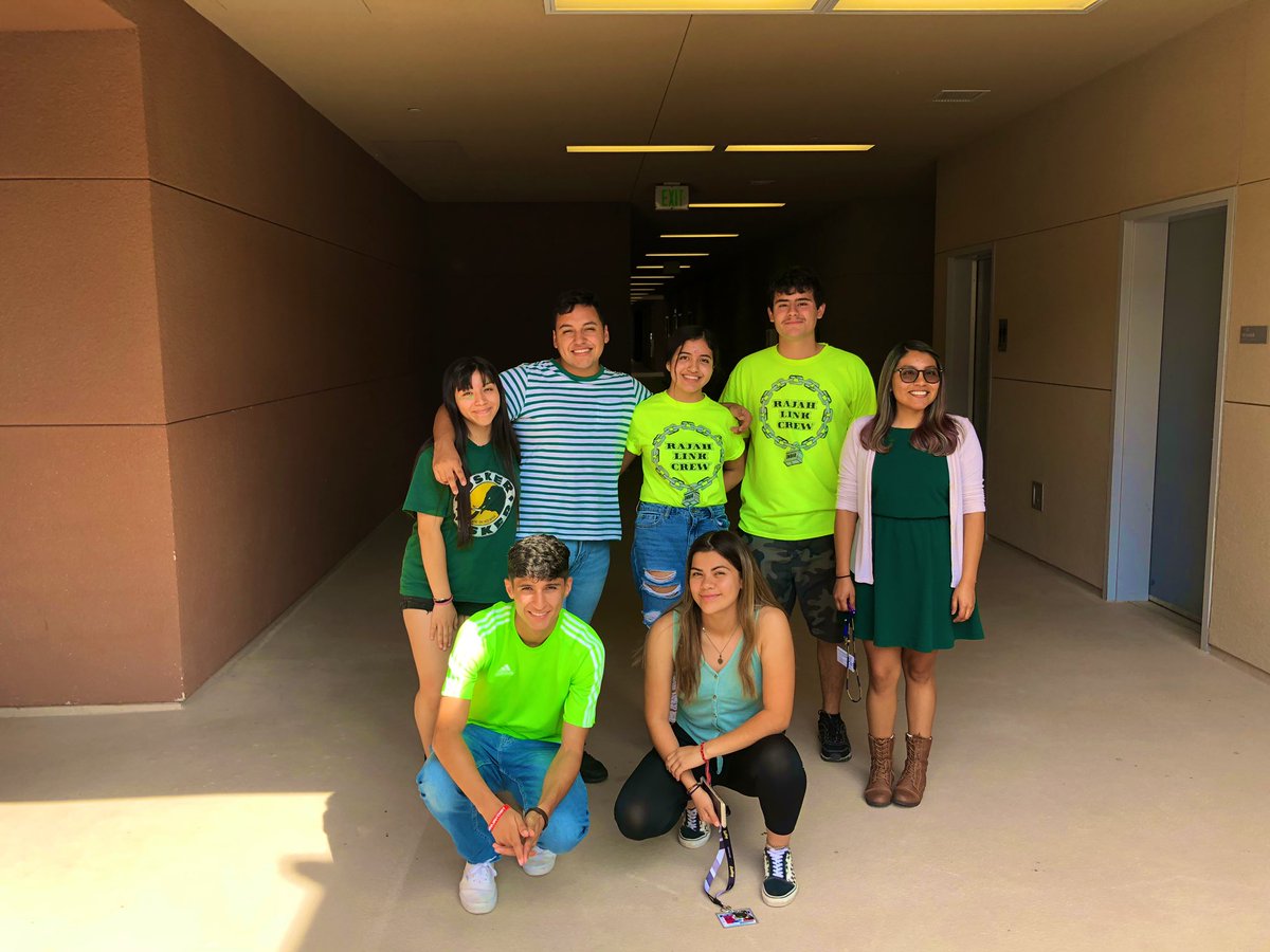 darinkariivera's tweet image. Love my school ❤️💙#helloweek #ihspositivity #rajahthat