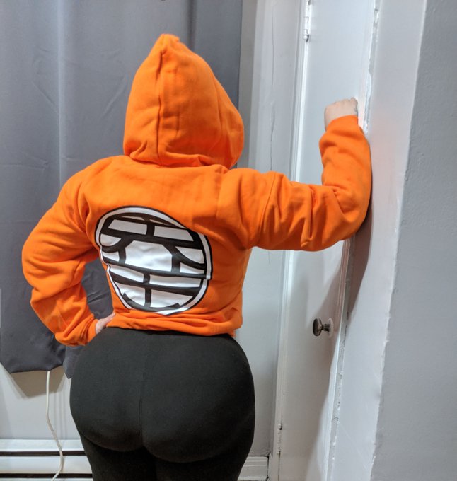1 pic. Thank you H.B for the leggings and this cozy Goku👊 hoodie🔥! https://t.co/iybG1JKe98