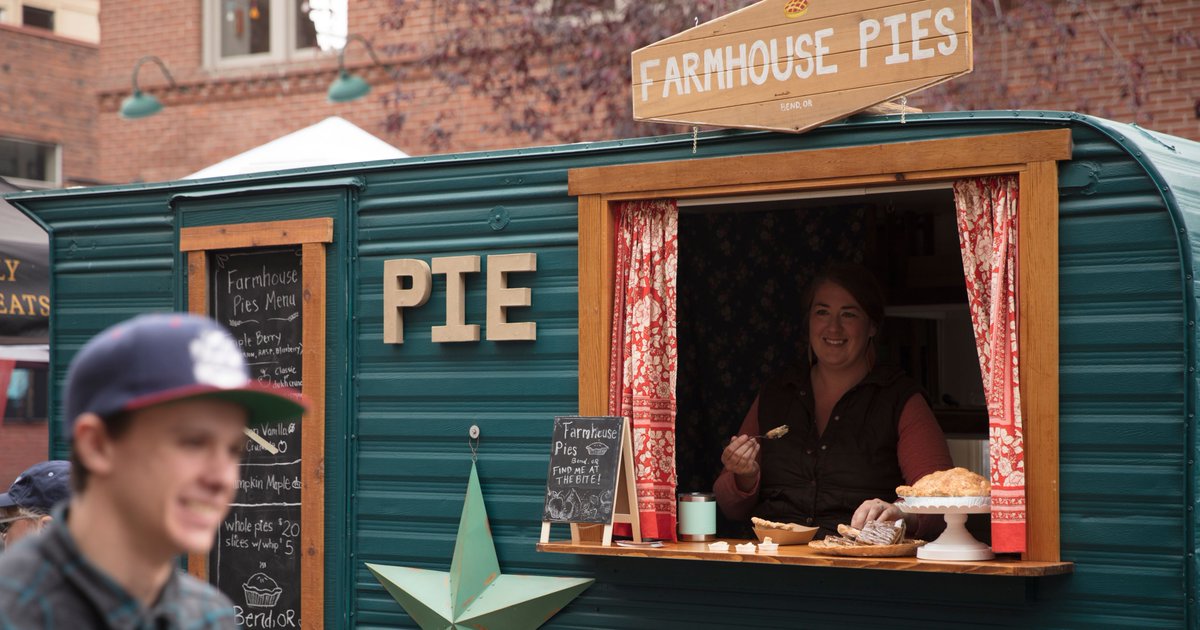 bendfallfest's tweet image. Mmm... who doesn't love pie? 🥧Farmhouse Pies will be at the Standard TV &amp;amp; Appliance + @FisherPaykelUS #HarvestMarket on Saturday, Oct. 5th &amp;amp; Sunday, Oct. 6th at the First Interstate Bank Bend Fall Festival, happening Oct. 4-6th! 🍂SEE VENDORS &amp;gt;&amp;gt;&amp;gt; bit.ly/2LADYTq