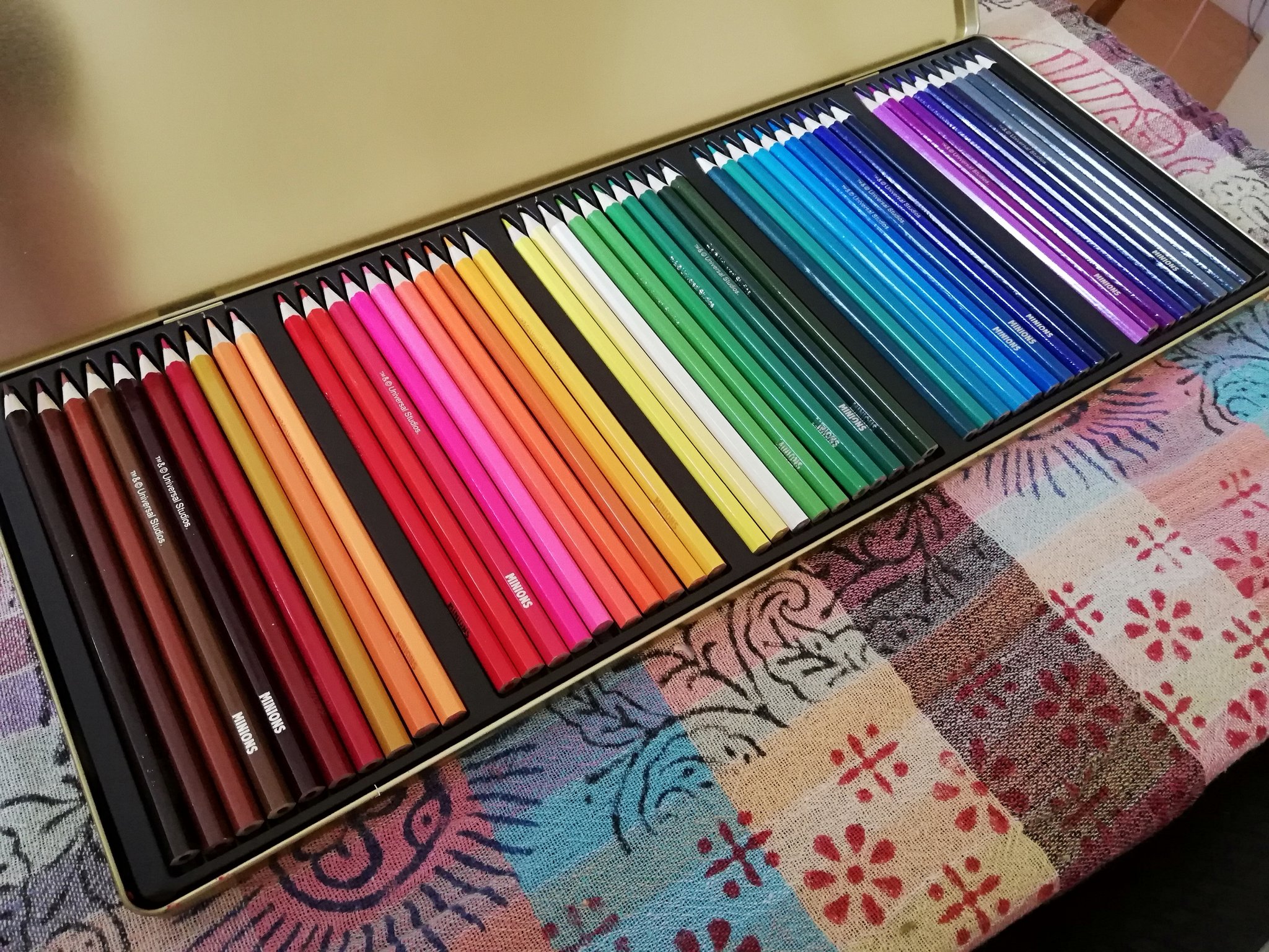 こるり ね 50色の色鉛筆買った ドンキで460円とか 見てるだけで楽しくなる 色鉛筆 お絵かきしよっとせ ドンキやりおる T Co Bqrq8vp2oj Twitter