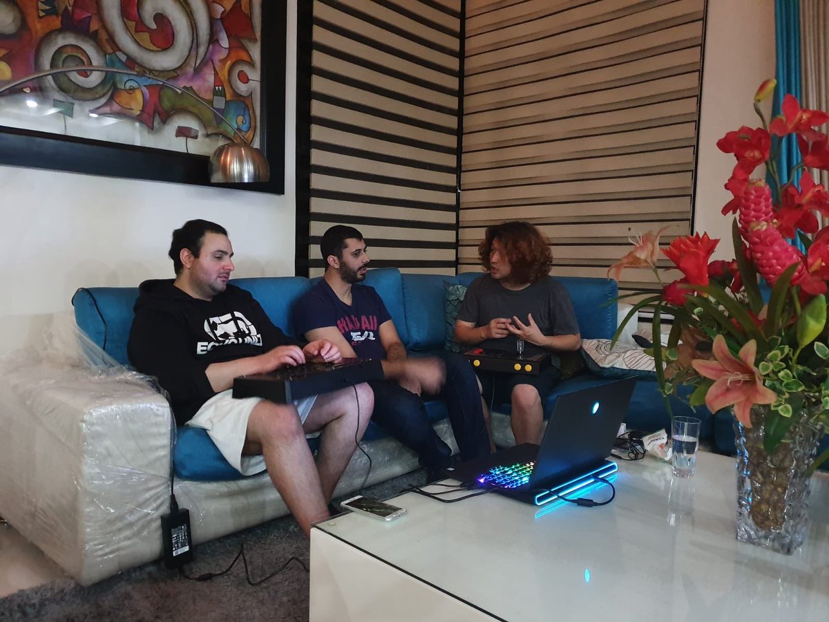 GenuineGamingAU's tweet photo. |￣￣￣￣￣￣￣|
  A few #GGFGC
  #TEKKEN7 boys
    practicing for 
    #REVMAJOR  
|＿＿＿＿＿＿＿|
          \ (•◡•) / 
            \      / 
              ---
              |   | https://t.co/IWcSfKzpgg