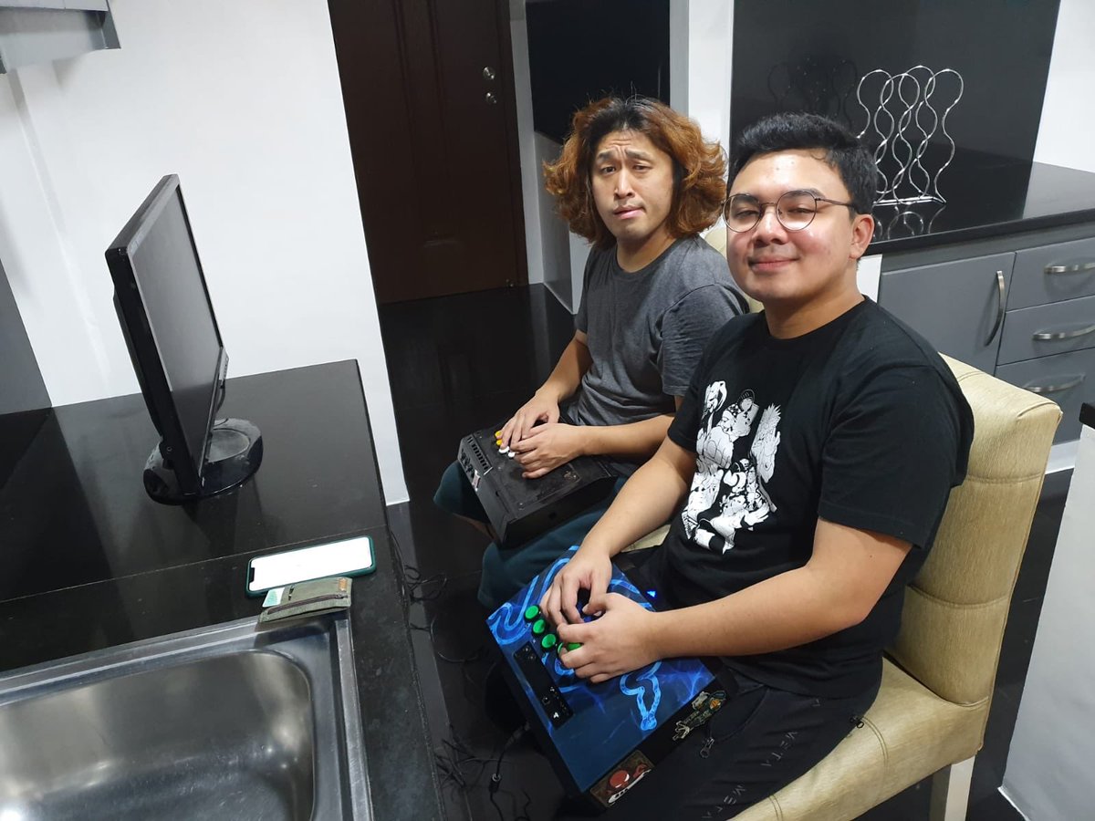 GenuineGamingAU's tweet photo. |￣￣￣￣￣￣￣|
  A few #GGFGC
  #TEKKEN7 boys
    practicing for 
    #REVMAJOR  
|＿＿＿＿＿＿＿|
          \ (•◡•) / 
            \      / 
              ---
              |   | https://t.co/IWcSfKzpgg
