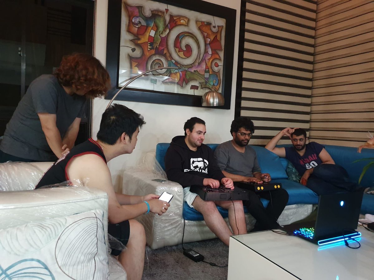 GenuineGamingAU's tweet photo. |￣￣￣￣￣￣￣|
  A few #GGFGC
  #TEKKEN7 boys
    practicing for 
    #REVMAJOR  
|＿＿＿＿＿＿＿|
          \ (•◡•) / 
            \      / 
              ---
              |   | https://t.co/IWcSfKzpgg