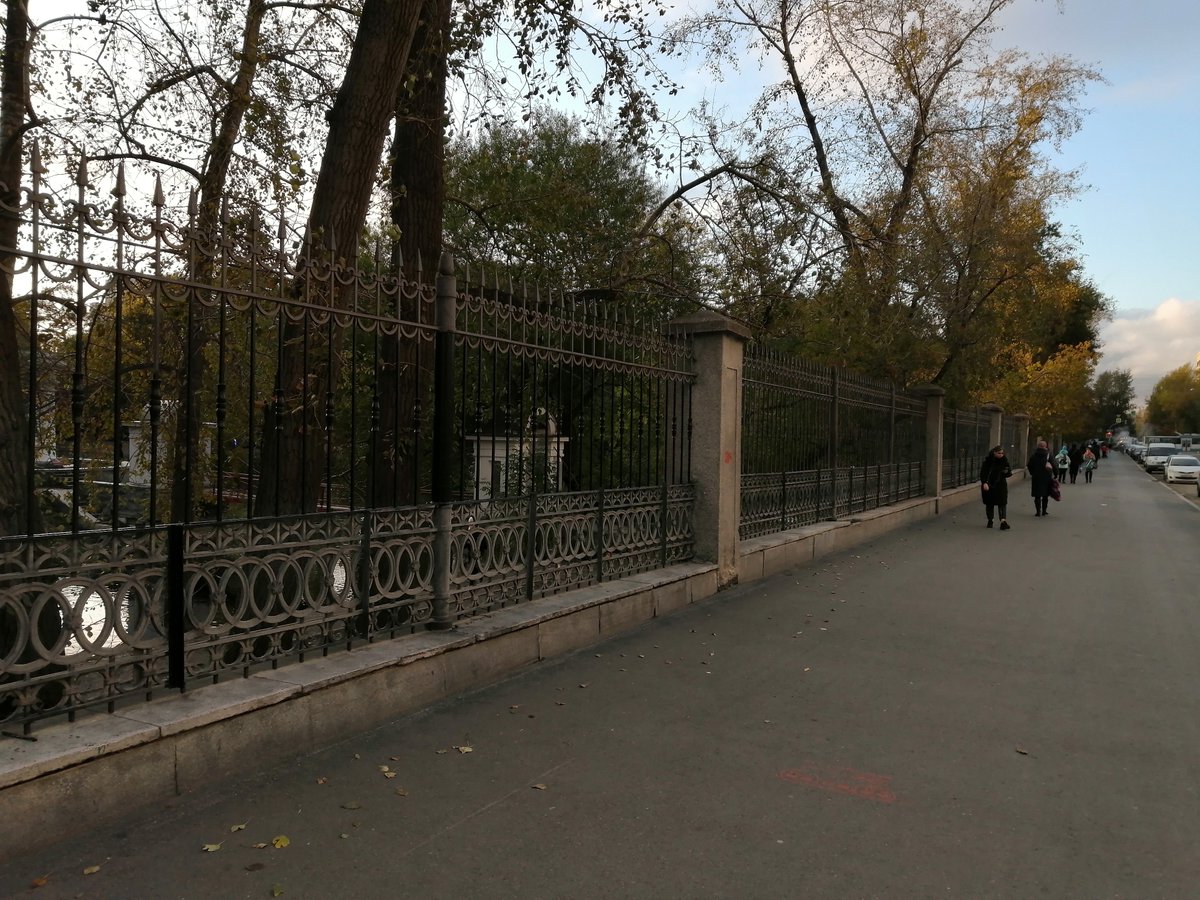 Приходите помогать в покраске забора на Мамина-Сибиряка в это воскресенье 29 сентября в 11:00