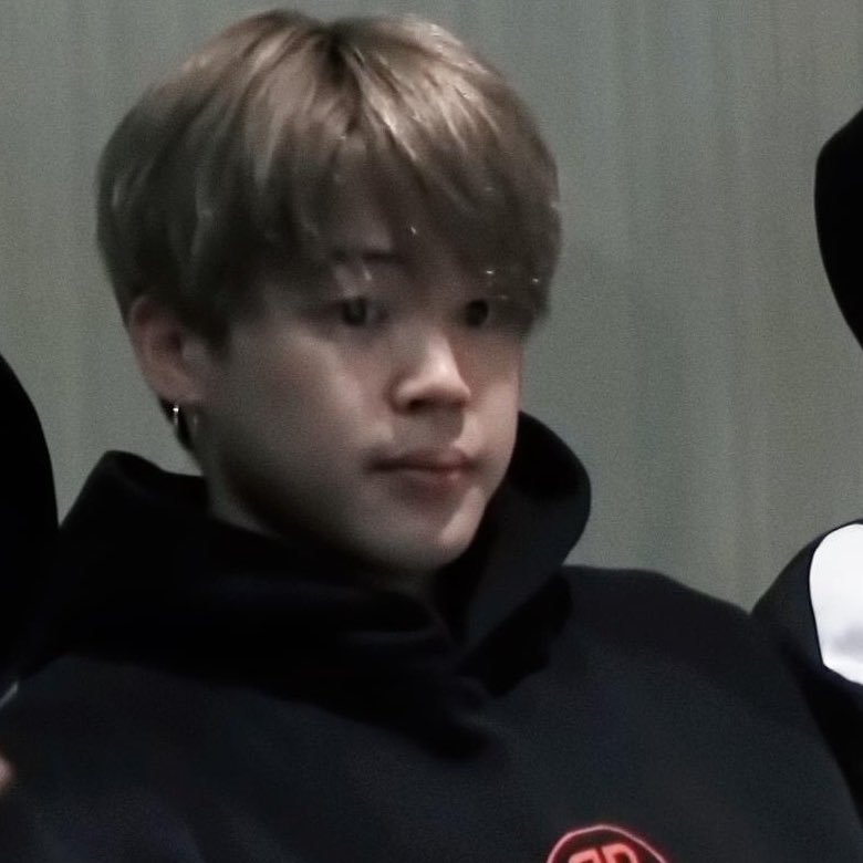 liIjiminvert's tweet photo. call him what he is,,,, a puppy with big puppy eyes https://t.co/tOA3epLxq8