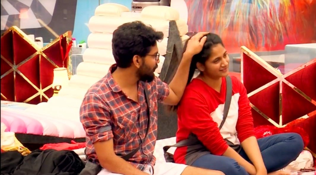 michaelarun_m's tweet photo. #BiggBossTamil3 

#Vote50ForLosliya🦋
#Vote50ForKavin 
#Vote25_25ForKavLiya 

Fans and supporters.. I'm the person not much interested on unofficial polls.. One site i always looked for pre-poll survey for every weekend.. Will post it tommorow.. That's the exact one and not (1/x) https://t.co/tp1ksdMAjR