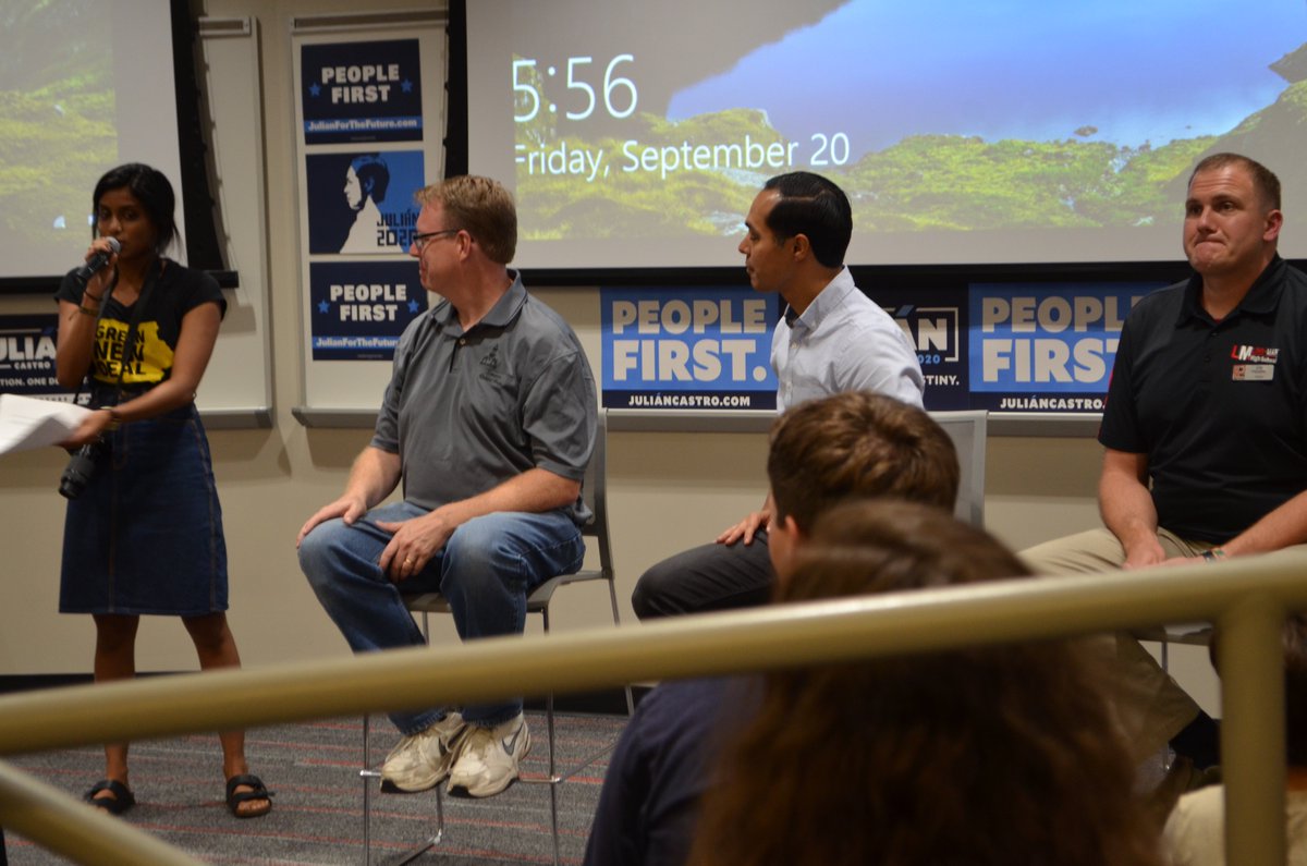 GrassrootsIowa's tweet photo. Some additional photos of a climate conversation in #CedarRapids Thank u @SenatorRobHogg 4 help hosting a climate conversation with @JulianCastro &amp; discussing a host of solutions to tackle #ClimateChange #ActOnClimate #Iowa #ClimateAction #GlobalWarming #iapolitics https://t.co/TjgONcLeuY