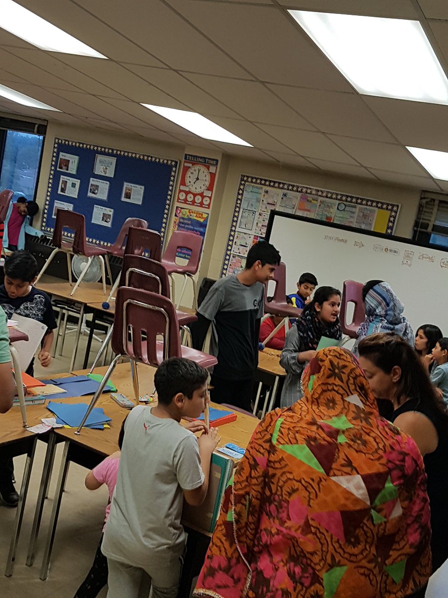 MrDPFernandes's tweet photo. #hsms #curriculumnight #meettheparent another successful gr6 curriculum night at #HSMSPROUD https://t.co/YbNSgLiEWl