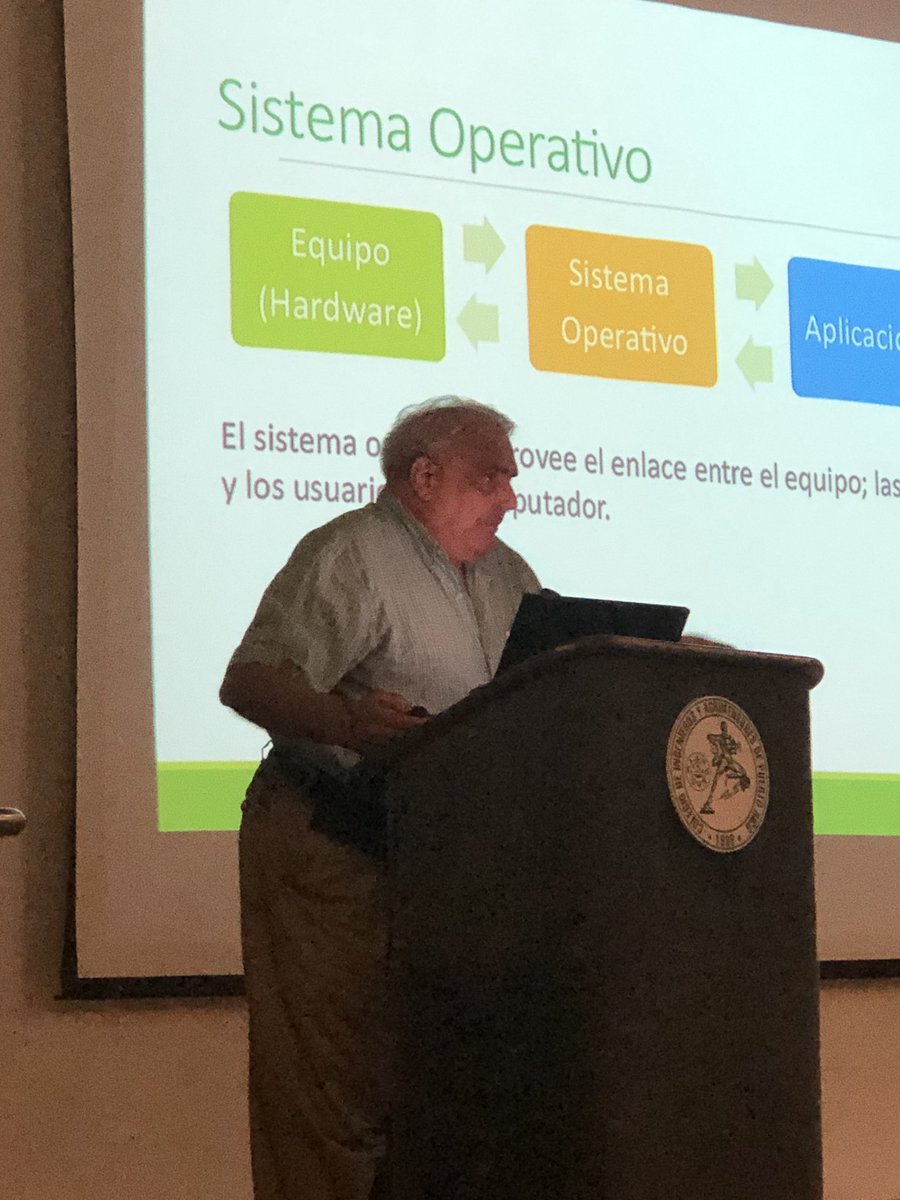 iicomCIAPR's tweet photo. @iicomCIAPR participando de seminario de LINUX en el Teatro de la Sede, ante un grupo bastante nutrido de participantes. @iicomCIAPR  Trabajando para tí!! https://t.co/3Co6hLTPH1