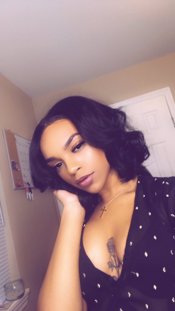 reneetheroze's tweet photo. you feel the vibe it’s contagious 💋 #womencrush 🥀 https://t.co/jOdUzPOC8z