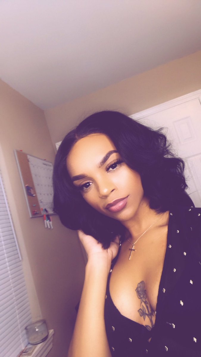 reneetheroze's tweet photo. you feel the vibe it’s contagious 💋 #womencrush 🥀 https://t.co/jOdUzPOC8z