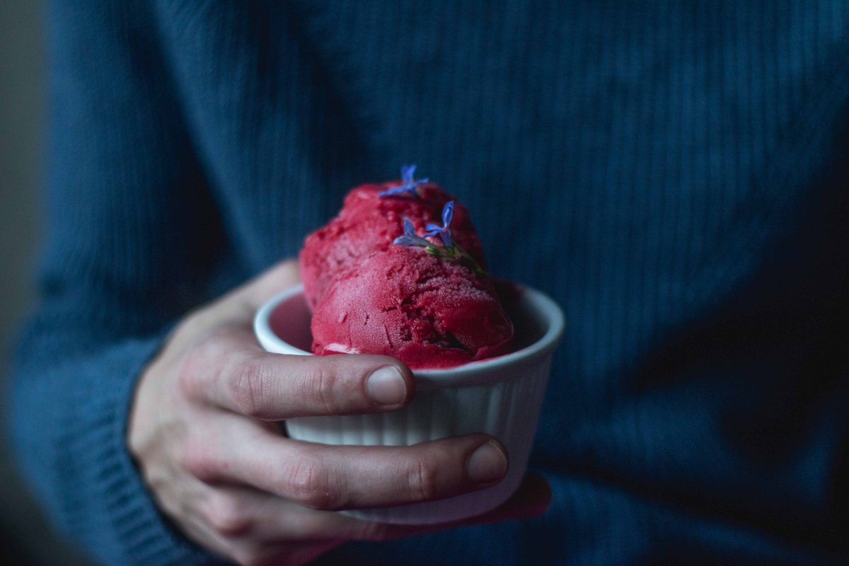 heladostrapani's tweet photo. Hoy es un día de primavera ideal para refrescarse con gustos Frutales!!! ¿Cuál es tu preferido?  😍
Te esperamos !!! 
✋  Lunes a Jueves de Promos! Aprovechá hoy! Comprá 3 cuartos de helado y te llevas 4 !!! 🥳 https://t.co/ff88ji2ZGB