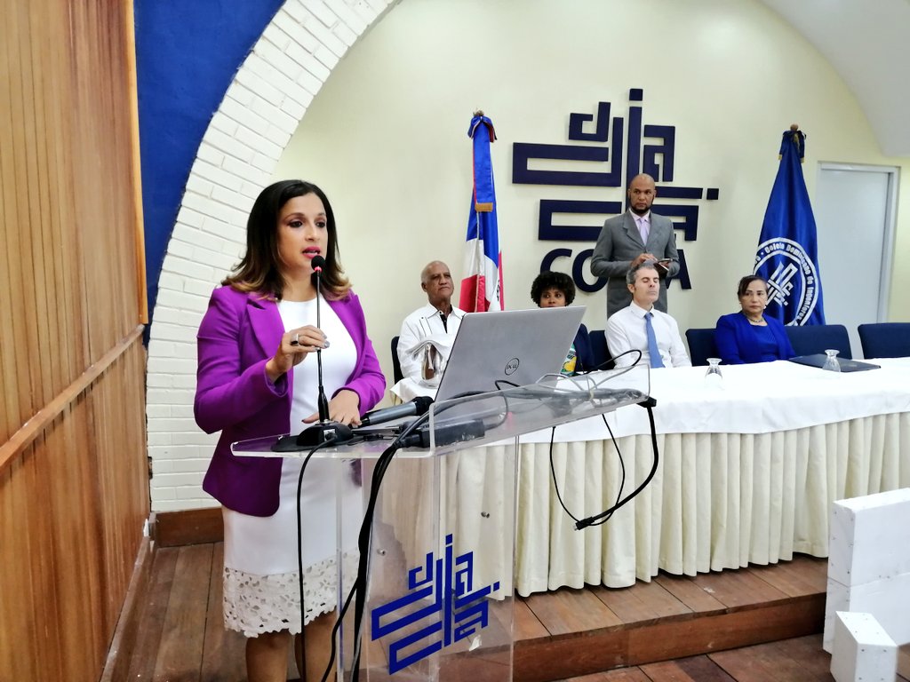 CodiaCentral's tweet photo. Ahora | Palabras de @ArqOrlyLopez, Pte. del CDN de Arquitectura, en la charla "Fabricación de cocinas modulares, puertas interiores y exteriores, closets, pisos magnéticos y pisos para exteriores", en la sede nacional.
#CodiaEduca #TodosSomosCodia https://t.co/sfvVkGMIYJ