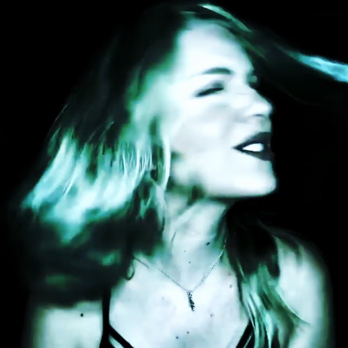 I've been walking through
A world gone blind
Can't stop thinking of your diamond mind
Careful creature
Made friends with time
He left her lonely with a diamond mind
And those #oceaneyes

<a href="/billieeilish/">billie eilish</a> #billieeilish #eilish

New #LIAFriday #coversong in 2 days :)