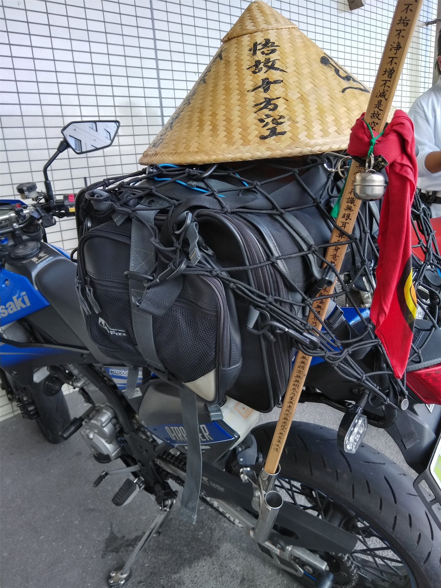 ワルダー お遍路装備 Tanax キャンピングシートバッグ2 笠はカラビナ2個で装着 釣り竿ホルダーに金剛杖 お遍路 お遍路ツーリング T Co T1lqnzagyj Twitter ワルダー お遍路装備 Tanax キャンピングシートバッグ2 笠はカラビナ2個で装着 釣り竿ホルダーに金剛杖 お遍路 お遍路ツーリング T Co T1lqnzagyj Twitter