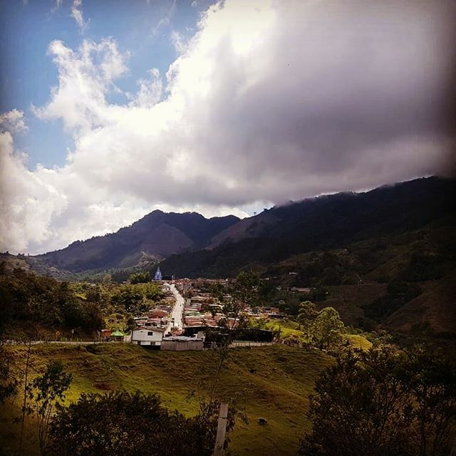 BikeschoolMx's tweet photo. Los sueños como las nubes son alcanzables 🇨🇴♥️ https://t.co/JU4DtJWwxU