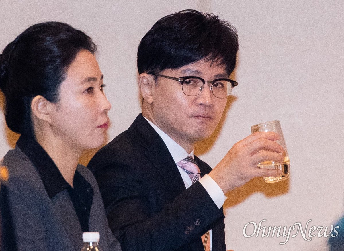 MuzeoRosenbach's tweet photo. 기억합시다
한동훈
어디에서든지 혹시 만나면
침이라도 뱉어주게... https://t.co/LrtBcCOikY