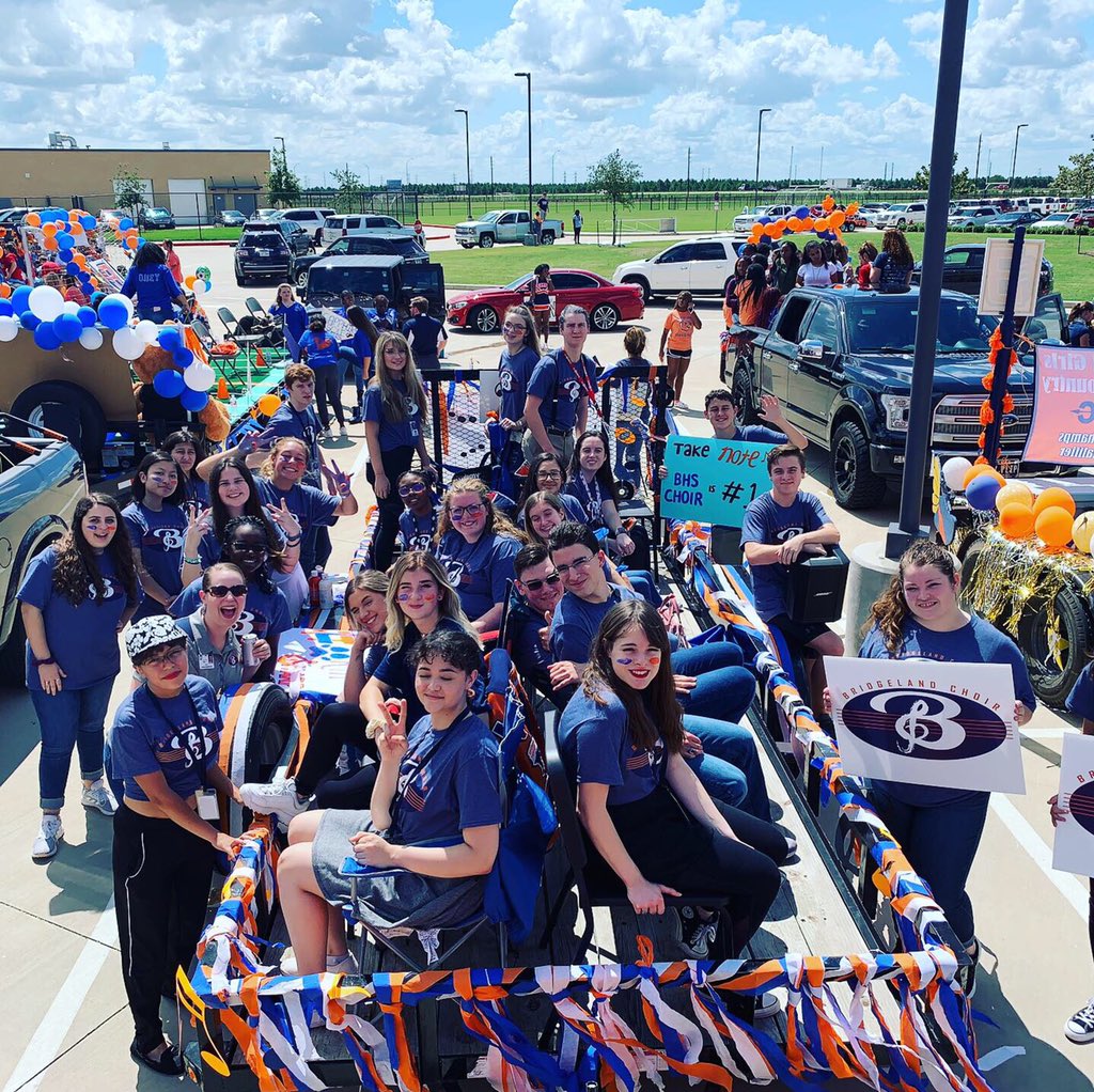 BridgelandChoir's tweet photo. So much fun at the parade today! #BridgelandBest https://t.co/EOHXAdGTVn