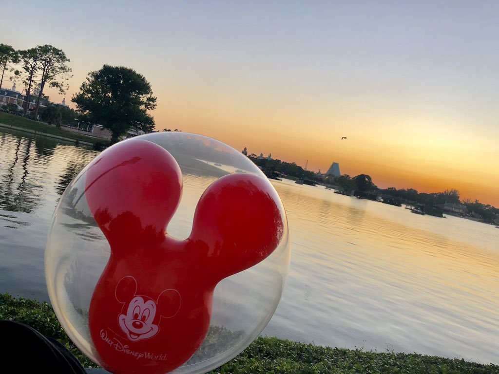 WDWNT's tweet photo. A nice evening at Epcot https://t.co/kFu3NeMi4H