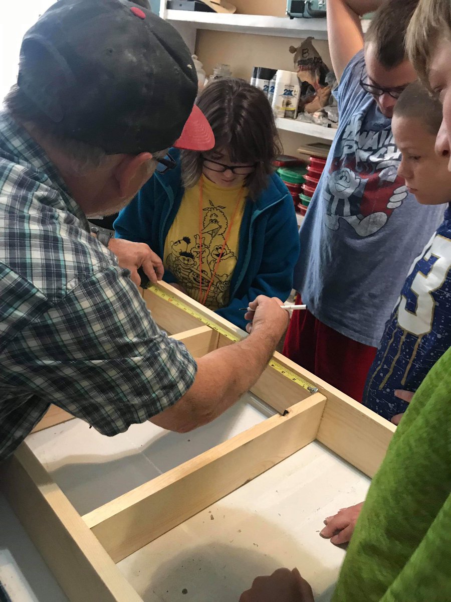 AdamClary7's tweet photo. Teamwork makes the Dreamwork ! Community Base Work Project @ludlowschools https://t.co/KFYxueB3r1