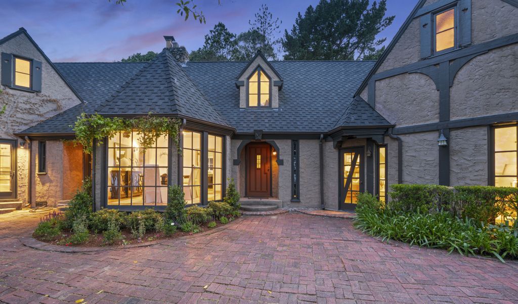 Brian_Ayer's tweet photo. My client's #Castle Overlooking Town is now officially pending! This traditional English #Tudor blends signature interesting angles with proper entertaining spaces to create a true specimen of design.
#Congratulations #pending #nowpending #offeraccepted #home #househunting https://t.co/cqqyLugzmo