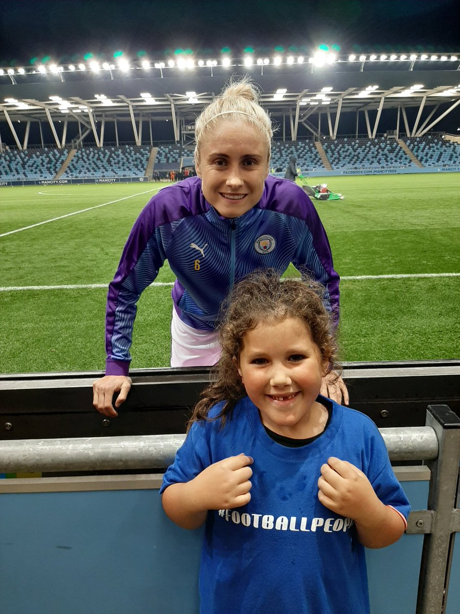 sarahstones9's tweet photo. She had the best night being a mascot. @StanwayGeorgia @stephhoughton2 @ManCityWomen @janinebeckie @aoifemannion_ thank you ladies for making this happy #nevershutsup #thatsmile #heridolds https://t.co/N6ZmxfeX80