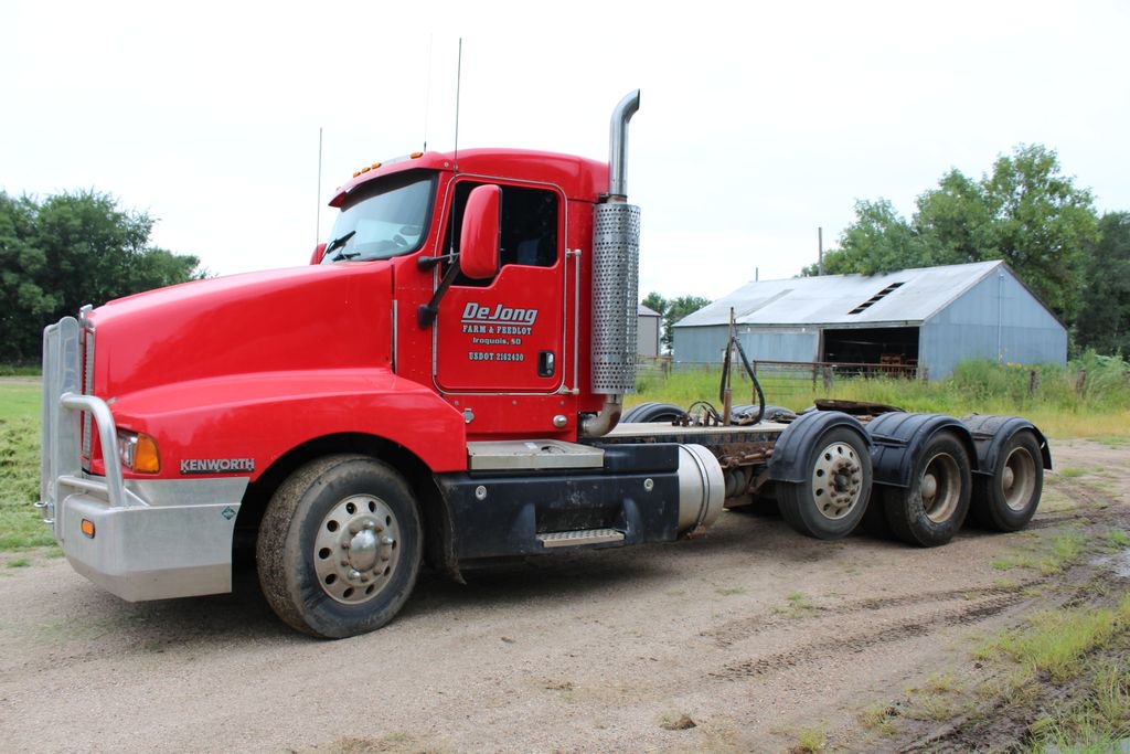 AgVisors's tweet photo. ONLINE ONLY AUCTION
Feedlot Retirement Equipment Auction
Bidding Ends: October 31

Over 70 lots! Tractors, Loaders, Hay &amp; Forage Equipment, Cattle Equip, Trailers, Attachments &amp; more. Don't miss out on. Visit https://t.co/10kIL5s0VK for more lots and to bid.

Jordan: 605-809-5552 https://t.co/nGcZxOPk4c