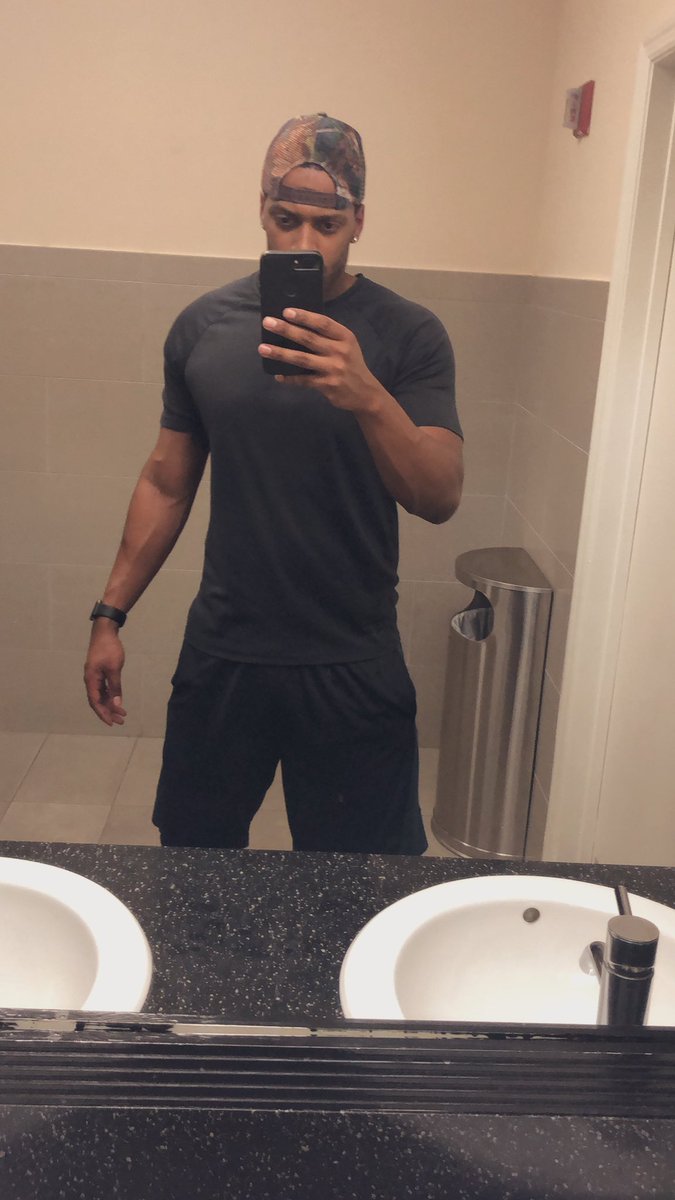 RichieOneLove's tweet photo. 6 days a week #witdashitz in the gym https://t.co/qheSDOW3Uz