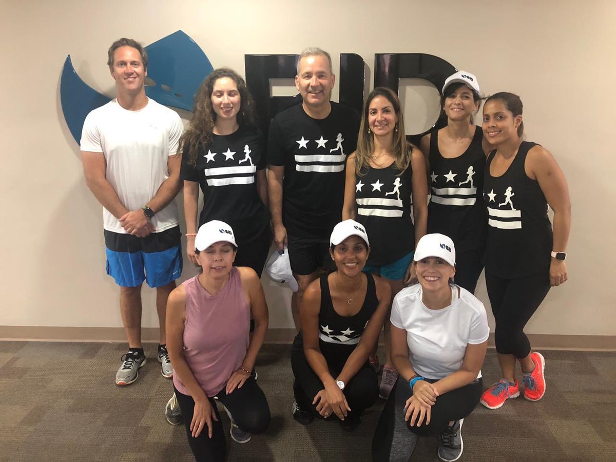 micohugo's tweet photo. Carrera 5K #Runforwendy. Hoy nos dimos cita en el Mirador Sur para correr en memoria de nuestra compañera Wendy Martínez, victima el 13/09/18 de la violencia en Washington DC. Gracias equipo por acompañarnos y mostrar la garra, solidaridad y tesón👏🏻👏🏻👏🏻. Uds hacen la diferencia! https://t.co/ZhDSj2Lj7H