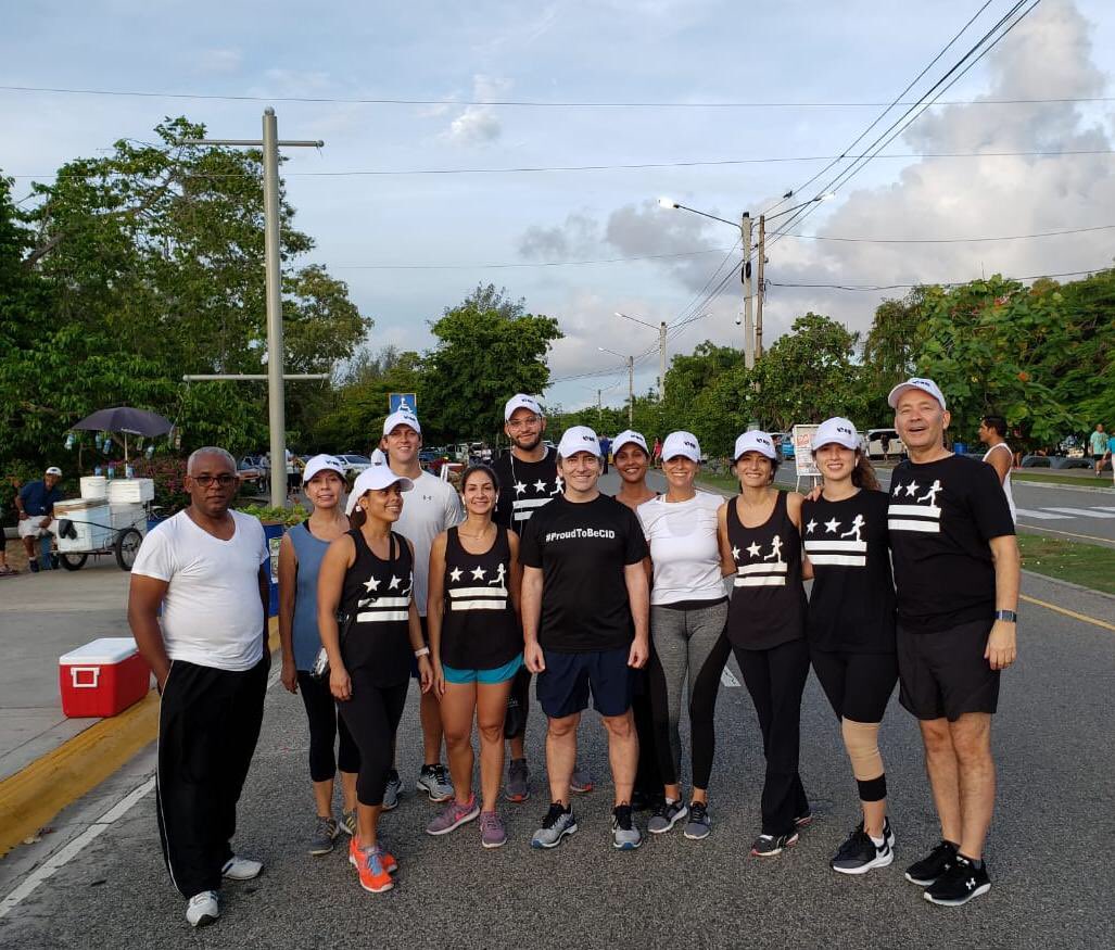micohugo's tweet photo. Carrera 5K #Runforwendy. Hoy nos dimos cita en el Mirador Sur para correr en memoria de nuestra compañera Wendy Martínez, victima el 13/09/18 de la violencia en Washington DC. Gracias equipo por acompañarnos y mostrar la garra, solidaridad y tesón👏🏻👏🏻👏🏻. Uds hacen la diferencia! https://t.co/ZhDSj2Lj7H