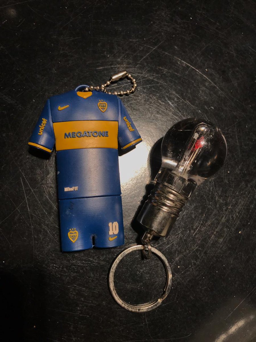 mbeaudroit's tweet photo. #2Squared. 1er Startup junto a @surfandoelmundo @lucasbusso #piacaraccia. 
Diseñabamos y producianos en China pendrives customizados. 
Acá el pendrive de Riquelme con la 10 de boquita https://t.co/uLZYHXYqYx