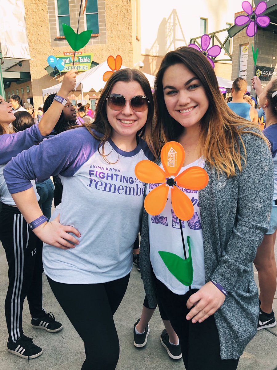 This weekend is our annual Walk to End Alzheimer’s! 💓 We would love for you guys to join us in our fight to end Alzheimer’s! Feel free to message us with any questions! 

•The walk is this Saturday (9/29) 😊
•Registration begins at 8 &amp; the Walk starts at 10!