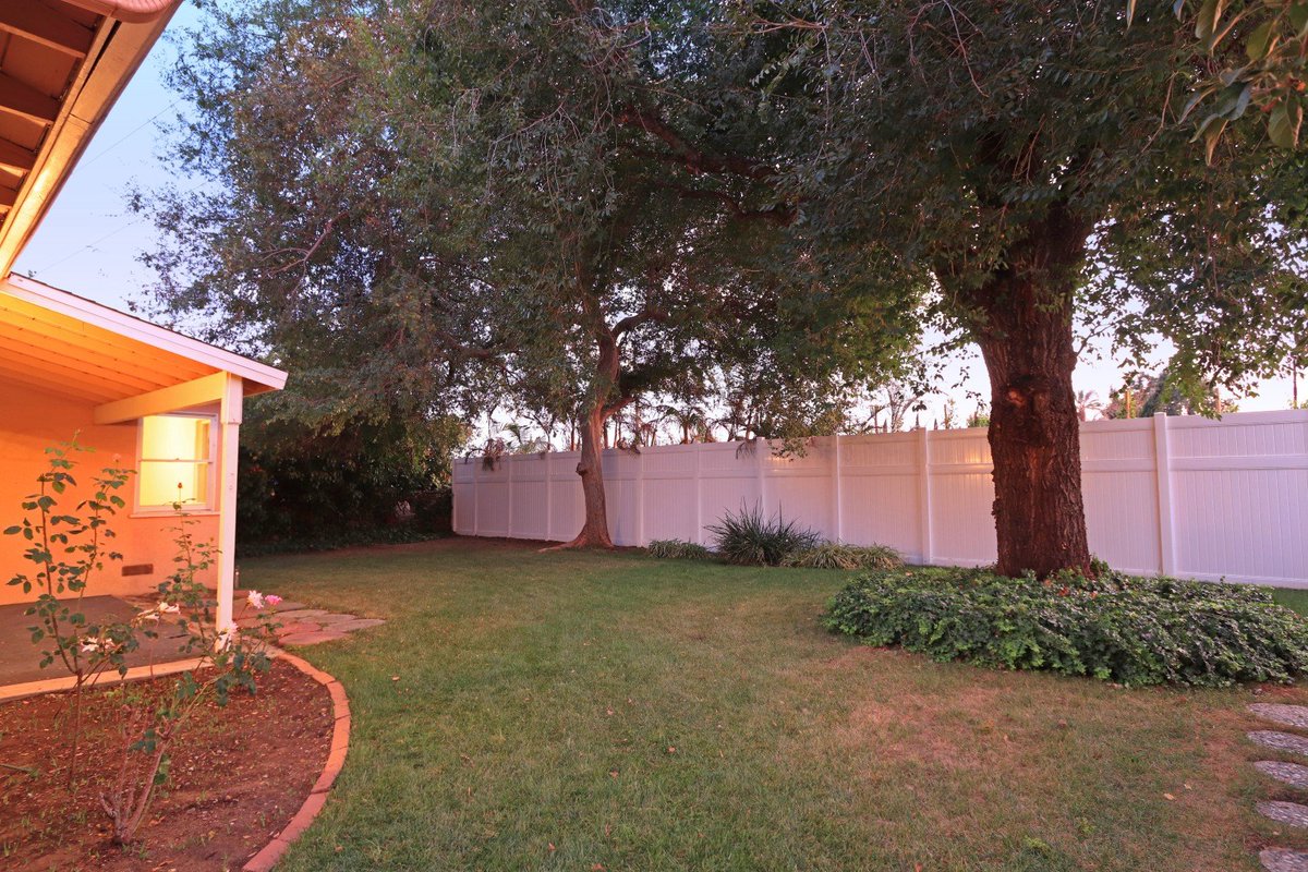 Bfogger's tweet photo. New #Fogglisting #realestate #forsale 8651 Roslyndale Ave, Arleta $ 579,000.00 A great place to call home 4+2 with living room and den - Room for everyone!! A Must See @TheFoggs https://t.co/CbNU61COyP