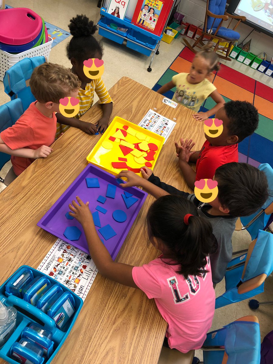 emily_m_smith_'s tweet image. We are working on sorting by attributes. We collaborate to decide if we are sorting by color, size, shape, or thickness! We love using technology in #mathworkshop to help us learn! #Kindergarten #lses #handsonlearning