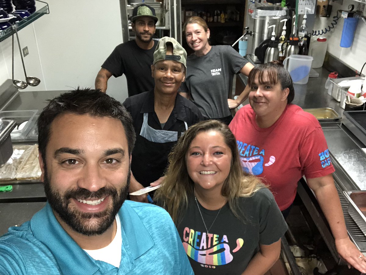 jrrivet's tweet photo. Forecast for Lisbon CT: Raining ☔️ ATL’s. Much #ChilisLove for this team displaying passion, commitment and dedication for their team and guests. https://t.co/2E5FiHqQZC