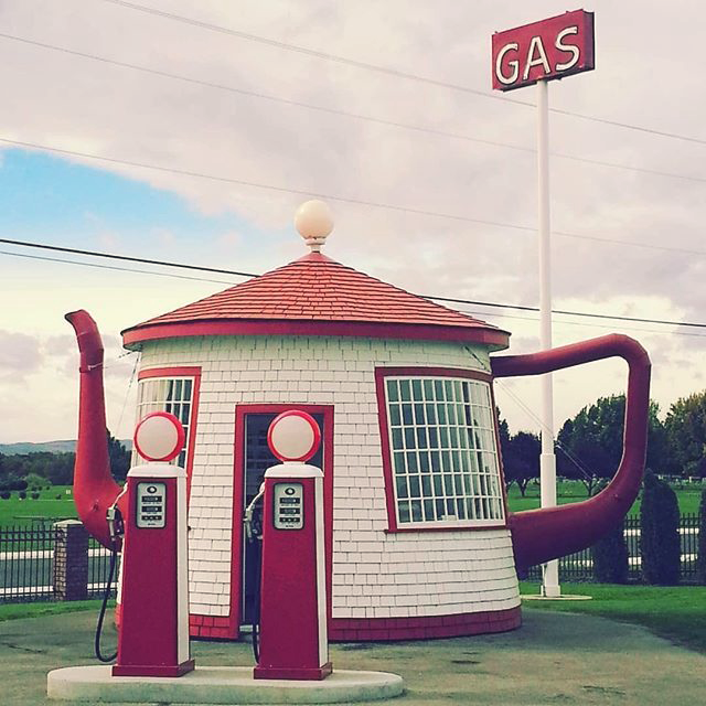 HotelsABVI's tweet photo. If you have to make the stop, make sure it's worth the photo opp.
📍 Instagram's favorite gas station, on your way through #Washington to double your #HelloBucks staying at #AmericasBestValueInn Pendleton. https://t.co/H5EZkqkTzV