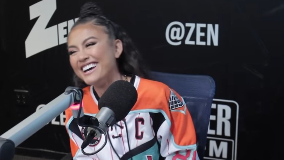 AgnezmoHugeFans's tweet photo. Love you and your positive energy @agnezmo !!! 💚💚💚 https://t.co/leQ4lPqVPt