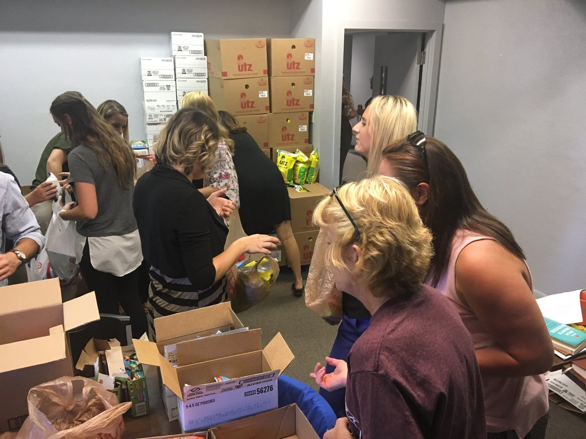 teamGGES's tweet image. Today our staff worked together at Westwoods Community Church to prepare the “grub to go” bags for our students.  Thank you for your partnership!  What an amazing community.  #strongcommunity #TeamJeffco