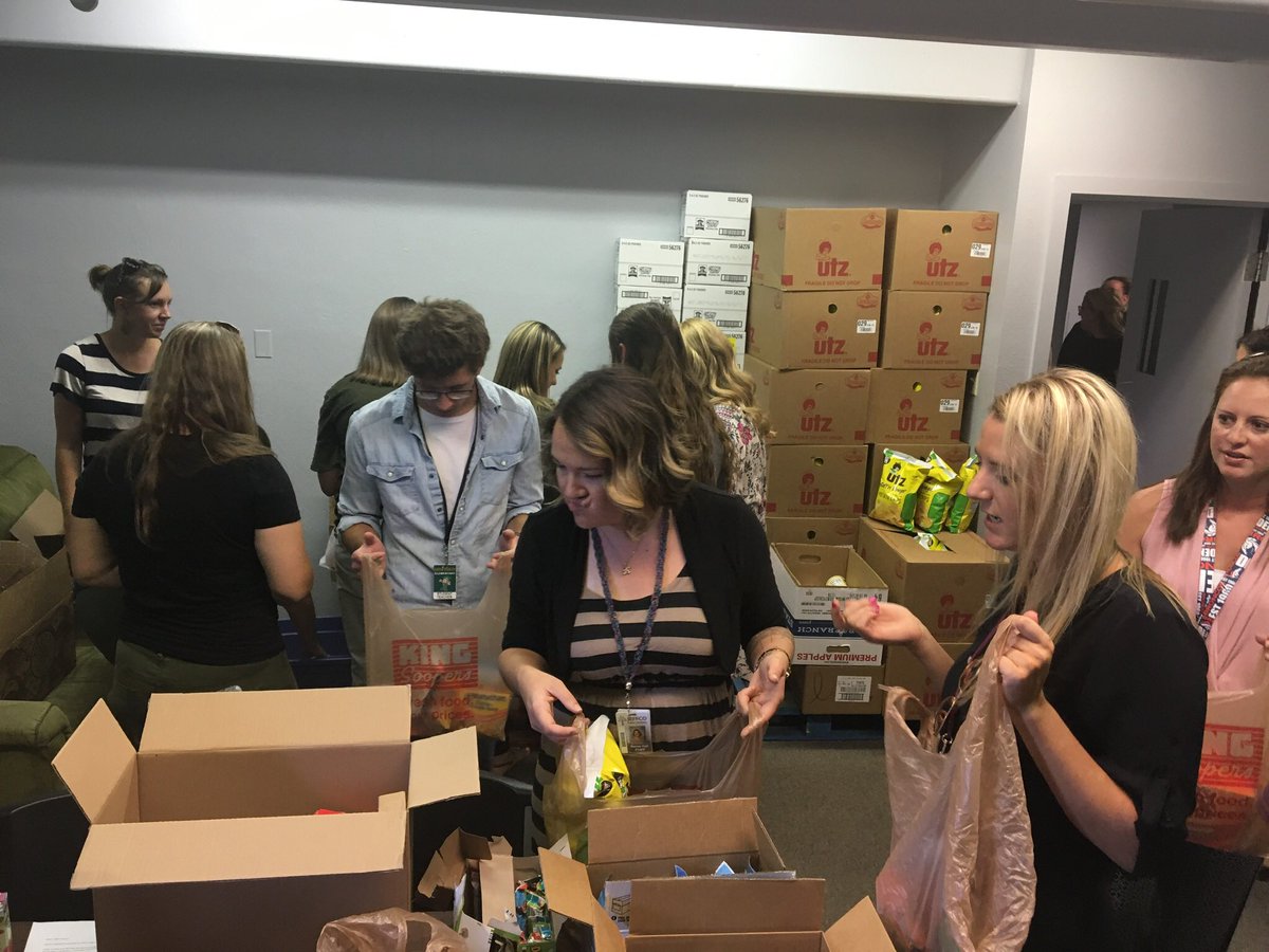 teamGGES's tweet image. Today our staff worked together at Westwoods Community Church to prepare the “grub to go” bags for our students.  Thank you for your partnership!  What an amazing community.  #strongcommunity #TeamJeffco