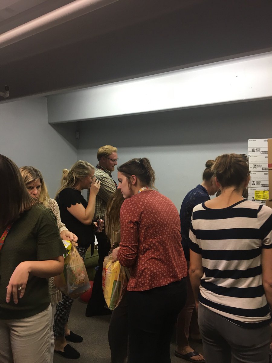 teamGGES's tweet image. Today our staff worked together at Westwoods Community Church to prepare the “grub to go” bags for our students.  Thank you for your partnership!  What an amazing community.  #strongcommunity #TeamJeffco