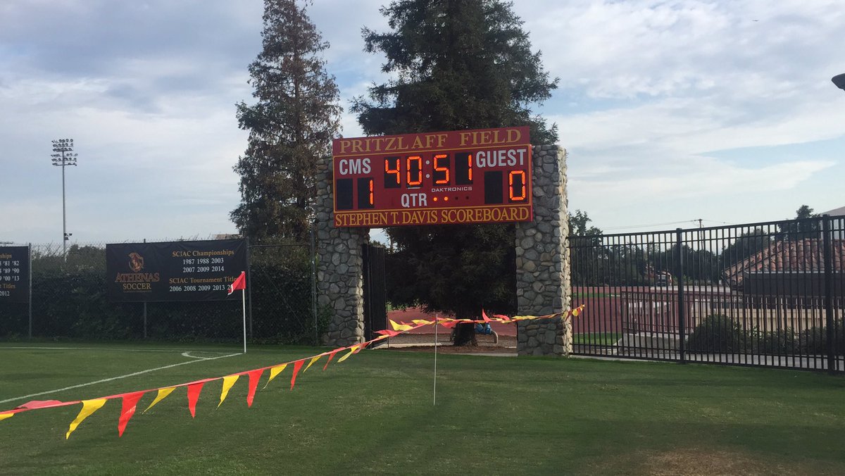 Taking in the second half of @StagsSoccerCMS v Whittier. Beautiful day for the soccer. Sticking around for @AthleticsCMS the women’s match #GoStags #GoAthenas