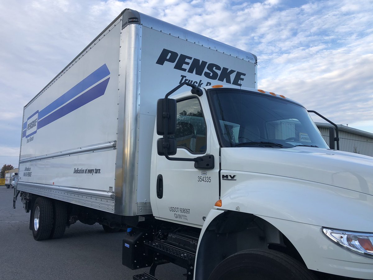 hwfottawa's tweet photo. Pickups went smoothly with a strong team of @ACPoliceStudies students #Snowgoose @PenskeMoving and #Chickadeeare back at storage to unload #Generousdonors #Lotsofhelp #organized https://t.co/FAZLthLH99