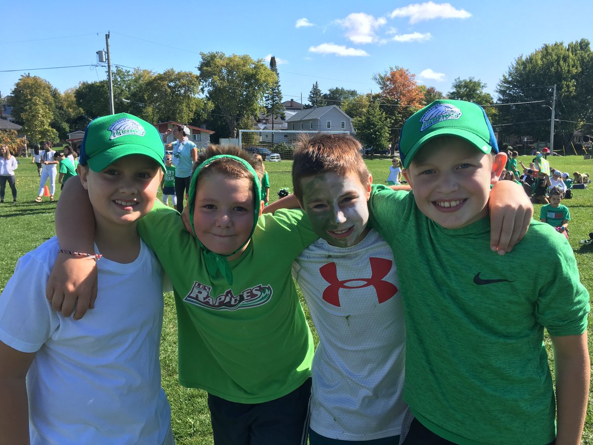 Une journée inoubliable au parc d'Alexandria! Rassemblement, chant du drapeau, flash mob, danse créative et pique-nique, tout en l'honneur de la francophonie ontarienne. 
#GlengarryFrancoFier #csdceofranco #monbeaudrapeau #eeceldarouleau